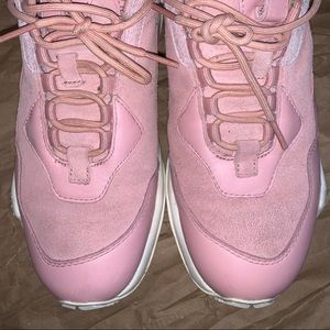 PUMA women run shoes